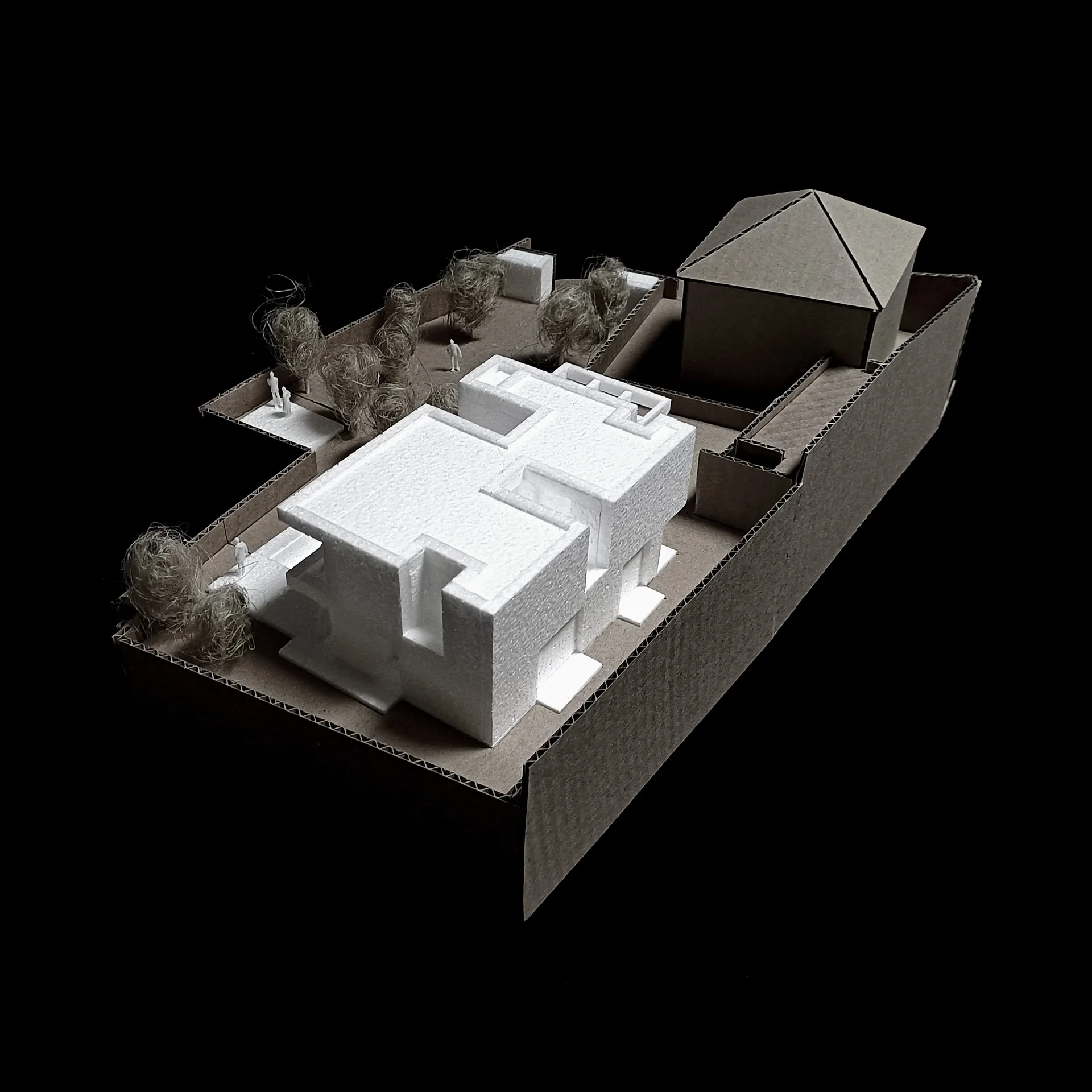 Maquete da Casa na Casa Branca vista de topo, com o lote e a vegetação.