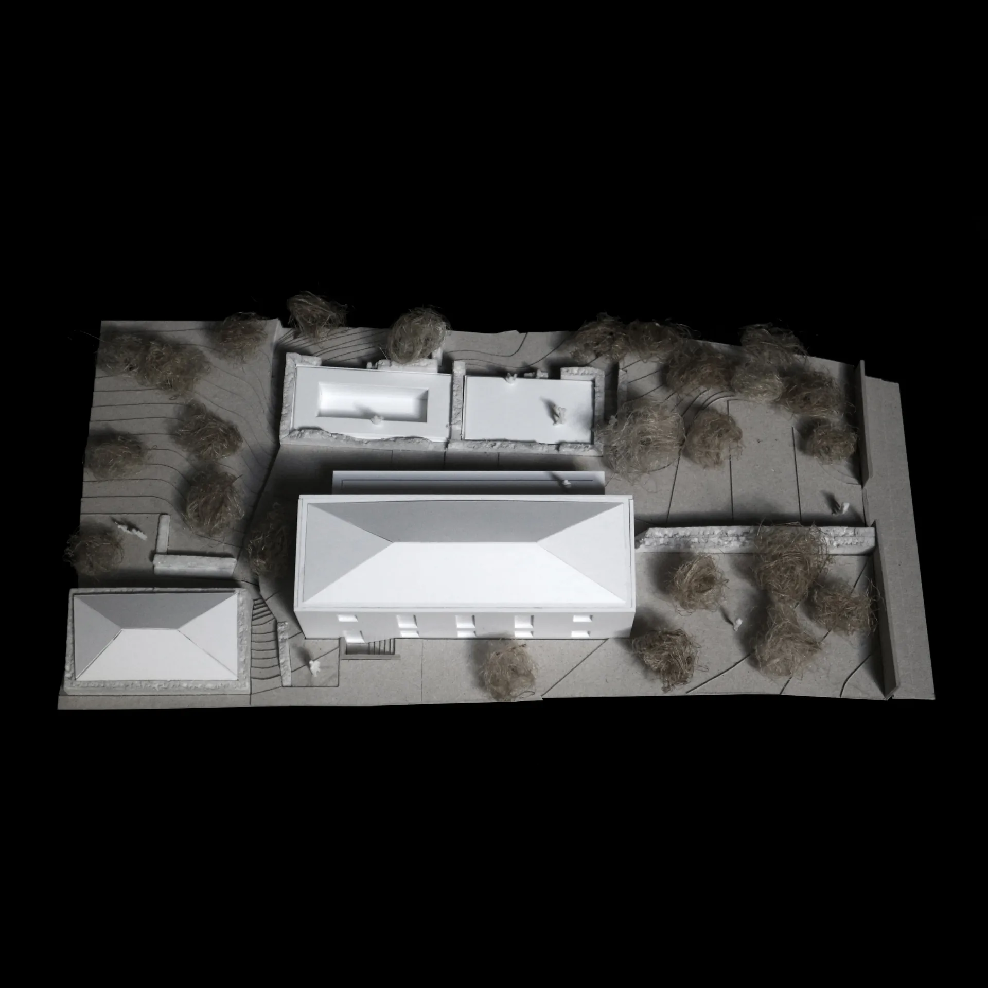 Maquete da Casa no Paul do Mar em vista aérea, com o jardim e a piscina.
