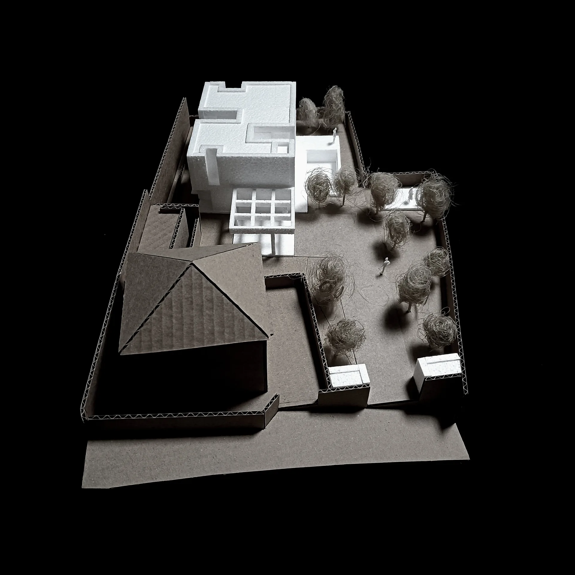Maquete da Casa na Casa Branca vista de nascente, com o volume vizinho.